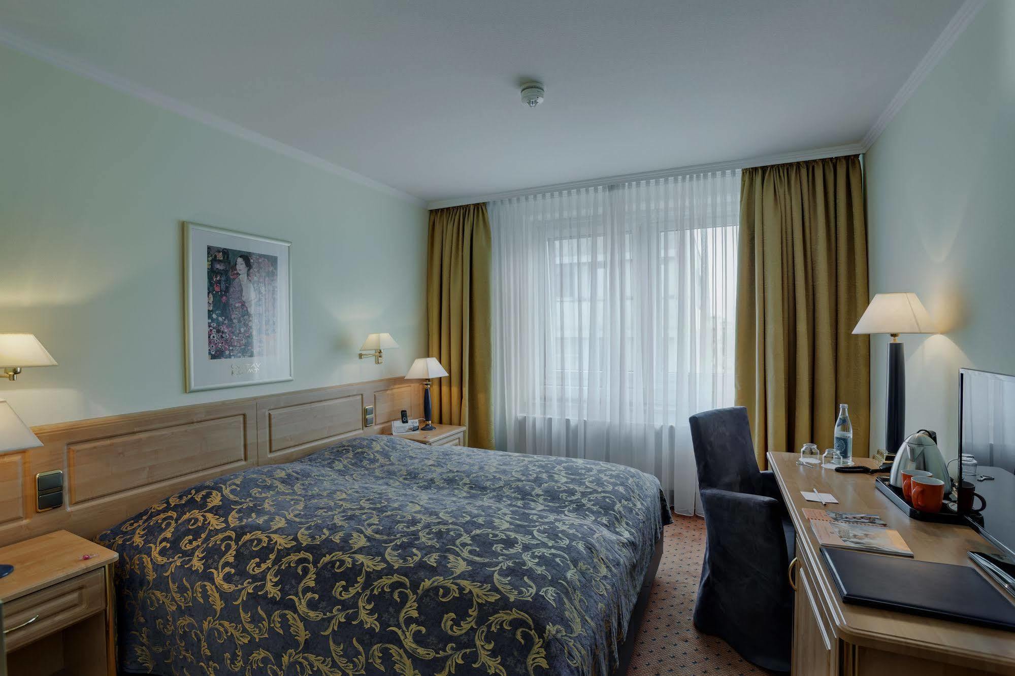 Awa 4* München